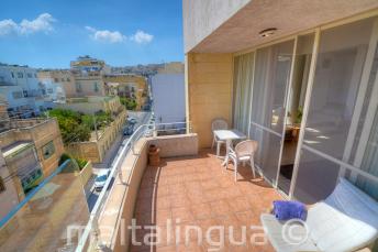 Anglų kalbos mokyklos apgyvendinimo balkonas St Julians mieste