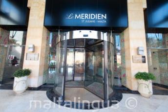 Le Meridien viešbučio įėjimas Sent Džulianse