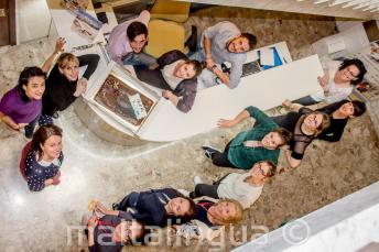 Tortas kalbos mokyklos registratūroje