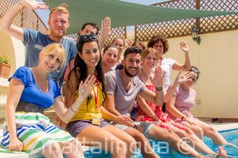 Mūsų komanda stengiasi, kad studentai gautų maksimalią naudą iš kalbos kursų.