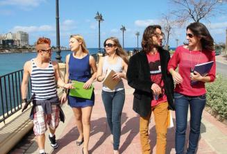 Anglų kalbos praktika po pamokų St Julians Bay, Maltoje