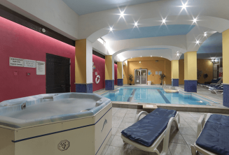 Mūsų pradinės mokyklos bendrabutyje esantis uždaras baseinas