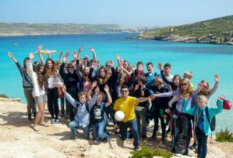 Kalbų stovyklos studentų grupė kelionėje į Komino salą, Malta