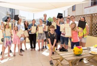 Anglų kalbos kursą baigusių studentų grupė