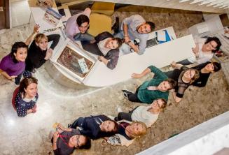 Tortas kalbos mokyklos registratūroje